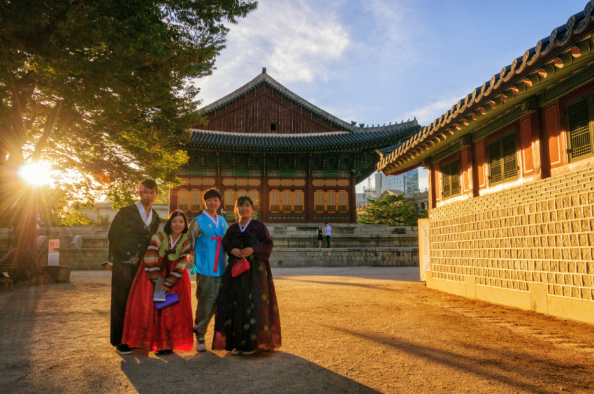 cung điện deoksugung, cung điện deoksugung – gìn giữ lịch sử hàng trăm năm của hàn quốc