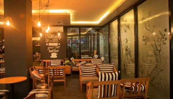 Địa chỉ quán cà phê view đẹp nhất ở Quy Nhơn hiện nay - ALONGWALKER