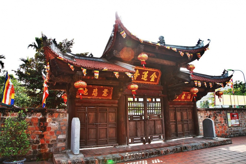 Những ngôi chùa tâm tịnh, nổi tiếng tại Hà Nội mùa Vu Lan (Phần 2)