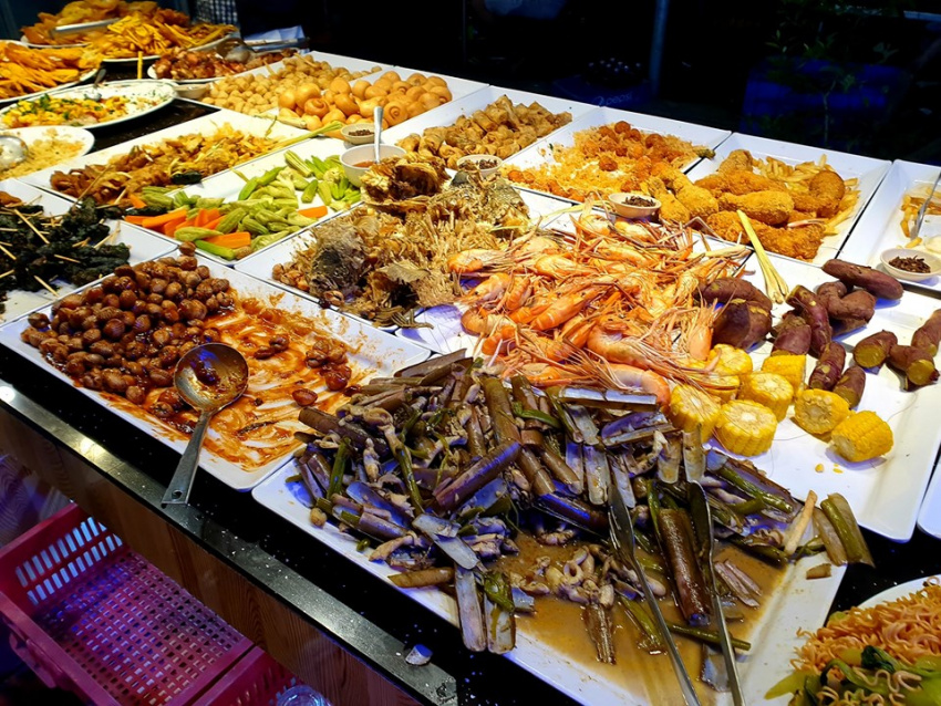 Quán Buffet đa dạng món ăn, siêu ngon giá sinh viên tại 81 – 83 Nguyễn Văn Linh, Quận 7