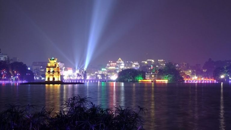 Top 10 Hồ nước đẹp và nổi tiếng ở Hà Nội