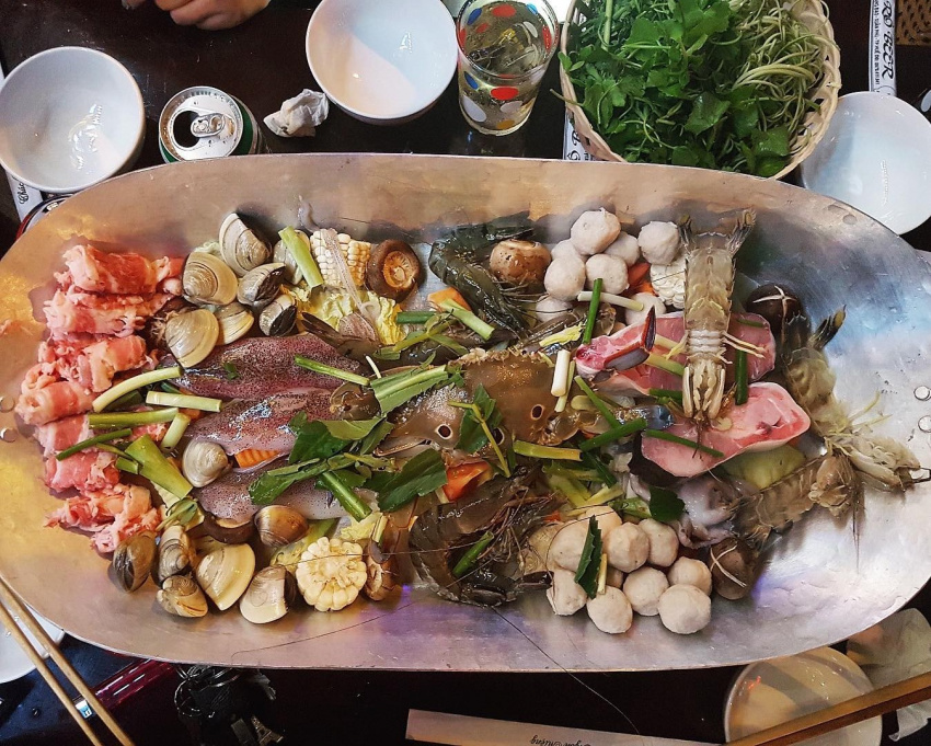Du lịch Huế – “Choáng” với các món ăn khổng lồ