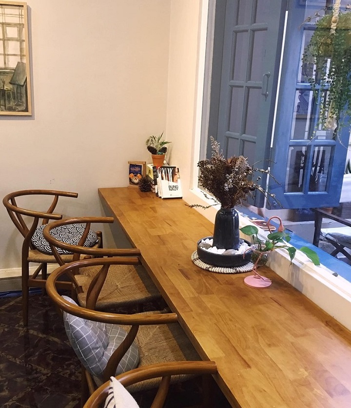 Amhaus Home Cafe – Quán Cà phê chụp hình đẹp với phong cách vintage ấm cúng tại 67/7 Miếu Nổi, Quận Bình Thạnh