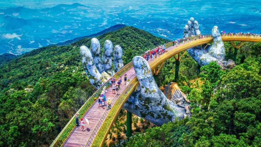 Cây cầu nằm gọn trong bàn tay khổng lồ có gì hay mà đang được check-in “điên đảo” ở Đà Nẵng?