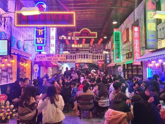 Quán Hẻm Phố – Nơi gặp gỡ bạn bè check in sống ảo phong cách Hong Kong tại Sài Gòn