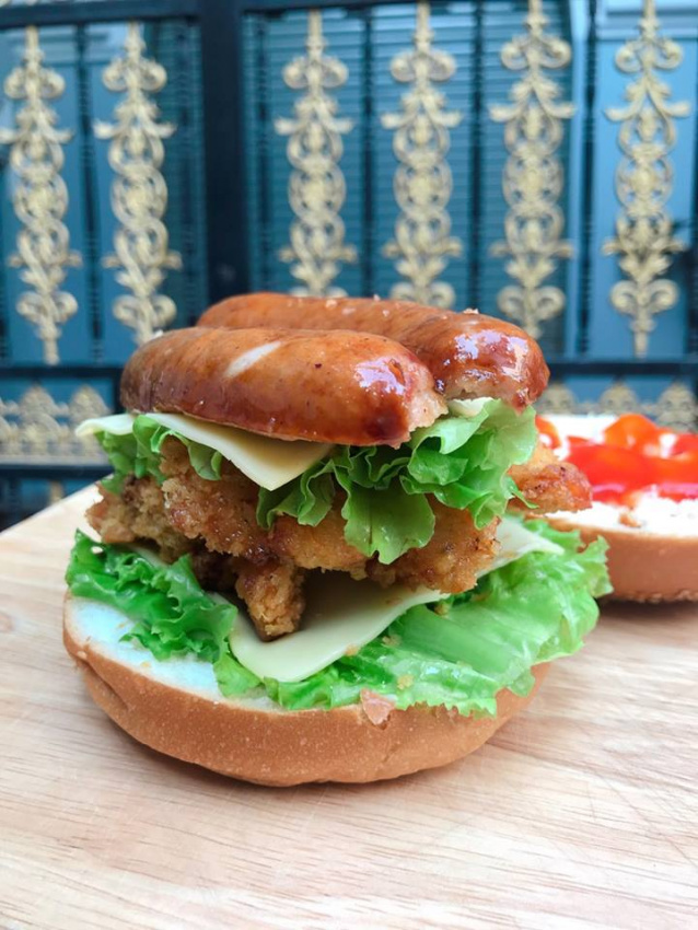 Sandwich & Humburger Chía Núi – Món ngon nổi tiếng đi kèm chất lượng tại 605 Nguyễn Trãi, Quận 5