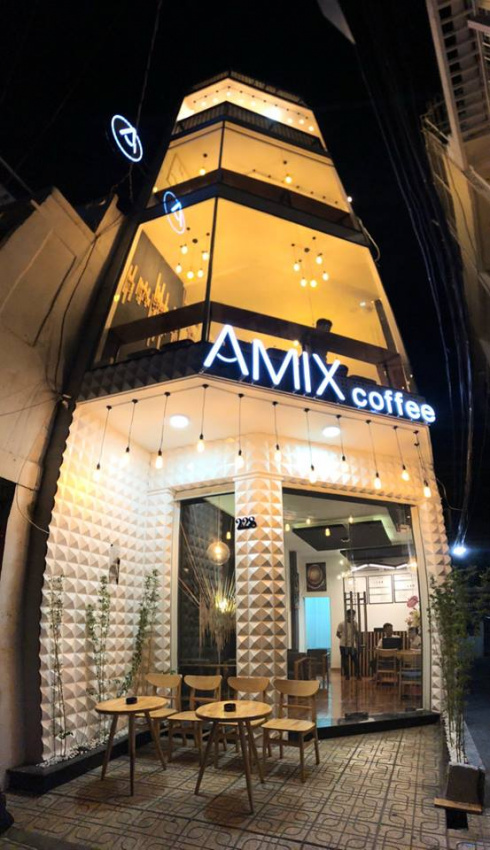 amix café, đi sài gòn ghé quán cà phê có cá lội dưới chân đầu tiên tại sài gòn