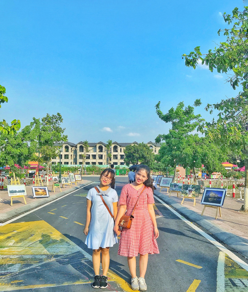 Hà Nội cũng có “Con đường tình yêu” tuyệt đẹp trên phố đi bộ Tây Hồ