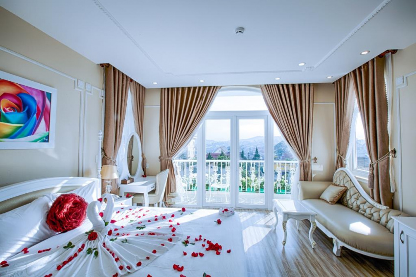 du lịch hè, la vie en rose villa, gợi ý khách sạn ở đà lạt tone pastel sang trọng như cánh hoa hồng