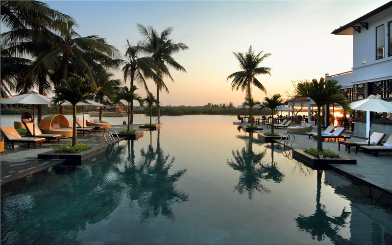 Resort Hội An có bể bơi vô cực hướng sông Đế Võng đẹp hút hồn
