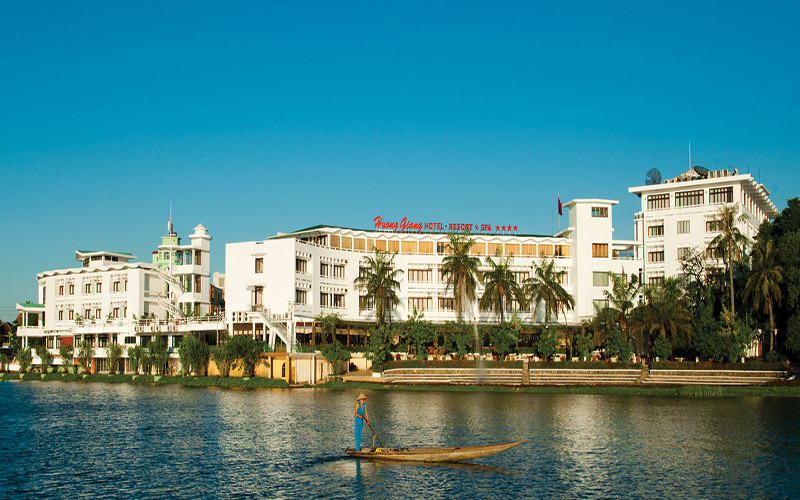 Khách sạn Huế nép mình bên bờ sông Hương giá chỉ từ 759k/đêm