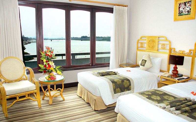khách sạn huế, khách sạn huế nép mình bên bờ sông hương giá chỉ từ 759k/đêm
