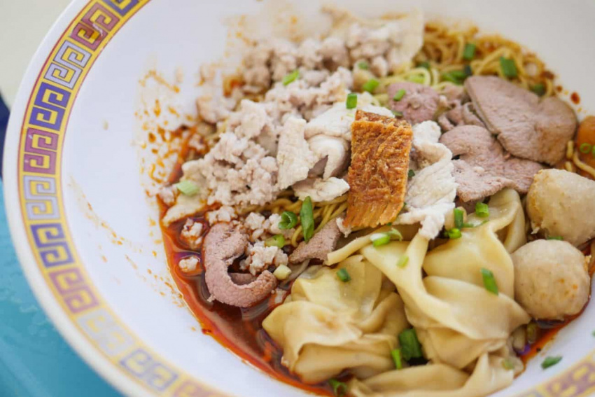bak chor mee, bubur ayam, char kway teow, du lịch singapore, mee rebus, sup tulang, 50 nghìn ăn được gì khi du lịch singapore?