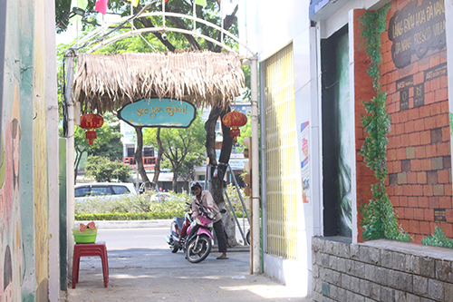 Làng bích họa giữa thành phố du lịch Đà Nẵng thu hút khách đến “check in”