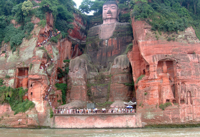 Tượng Phật ‘biết khóc’, chìm trong vách núi ở Trung Quốc