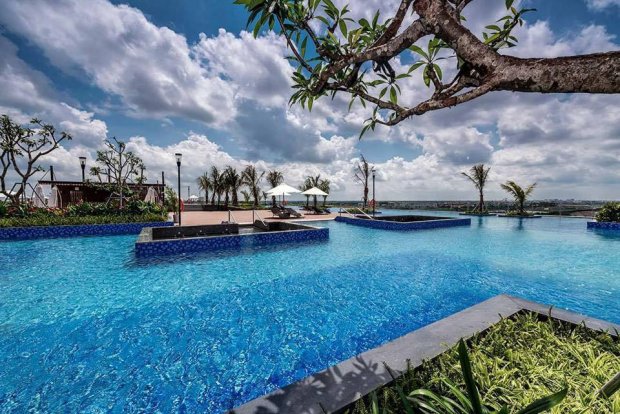 ‘Lạc trôi’ ở bể bơi vô cực trên cao rộng 7000 m2 giữa lòng Hà Nội ngày hè