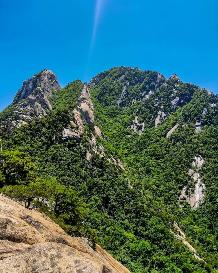 núi bukhansan, núi jirisan, núi seoraksan, núi taebaeksan, 4 ngọn núi nổi tiếng mà du lịch hàn quốc nhất định phải đi để chiêm ngưỡng