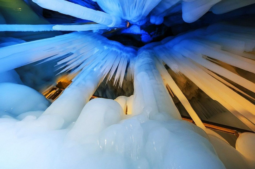 “Cùng nhau đóng băng” với hang động kỳ vĩ nhất Trung Quốc giữa mùa hè