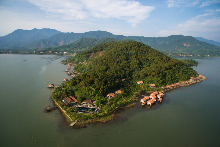Rụng tim với resort đầu tiên ở Việt Nam có ‘Bungalow’ nổi trên mặt nước