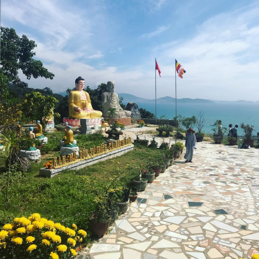 Đi Nha Trang | Thanh tịnh tâm hồn ở “Ngôi chùa linh thiêng” trên đỉnh núi cao