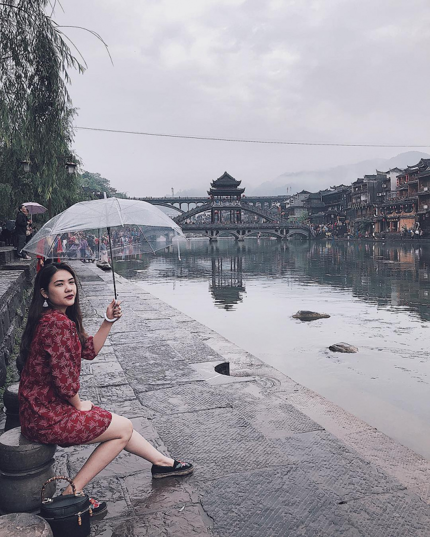 Du lịch Trung Quốc mê mẩn cảnh sắc của Phượng Hoàng Cổ Trấn về đêm