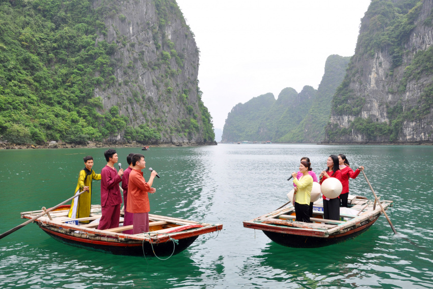 du lịch hạ long, có một làng chài cửa vạn ở vịnh hạ long đẹp đến nao lòng