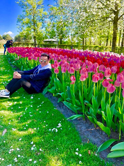 Sao Việt say lòng trước ‘thảm hoa’ tulip khổng lồ ở Hà Lan