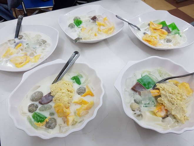 8 món ăn vặt nổi tiếng ở Đà Nẵng nghe tên vừa lạ lại vừa quen