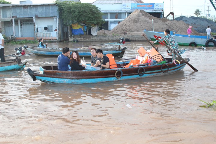 đi cần thơ, du lịch cần thơ trải nghiệm 01 ngày “mới mẻ” ở chợ nổi cái răng