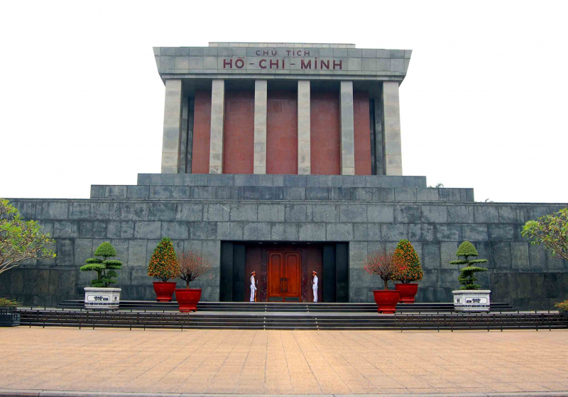 Top 10 địa điểm không nên bỏ qua ở Hà Nội