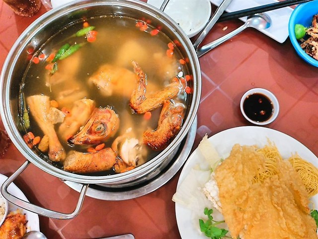 Top 7 quán lẩu gà tiềm ớt hiểm ngon nhất ở Sài Gòn