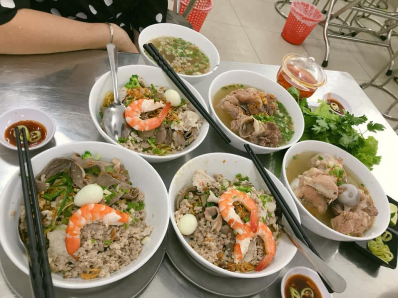 Ăn sáng ở Sài Gòn? Top 10 món ngon bạn nên thử qua