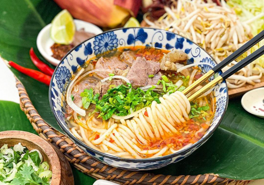 Top 10 quán bún bò Huế ngon ở Hà Nội bạn nên thử qua 1 lần