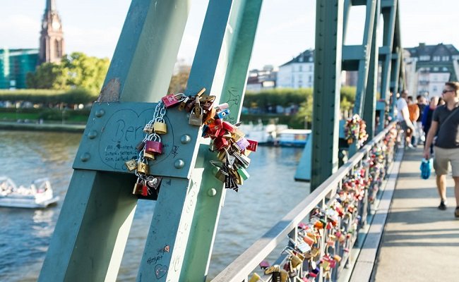 14  cây cầu tình yêu nổi tiếng trên thế giới
