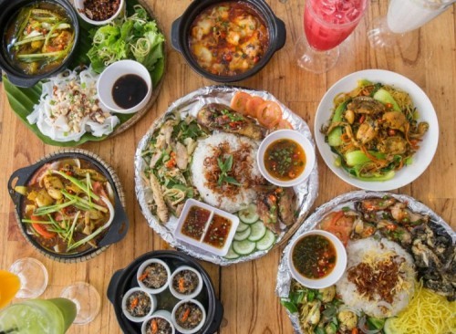 10 quán ăn vặt ngon nhất tại Huế