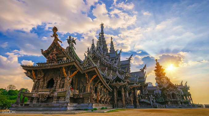 Ngôi đền độc đáo ‘chẳng bao giờ hoàn thành’ ở Thái Lan