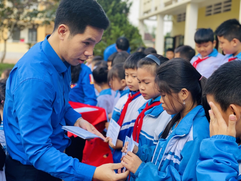 10  lý do nên yêu một thanh niên tình nguyện