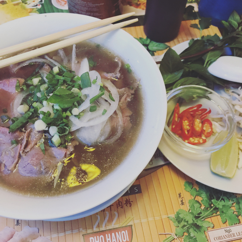 8 món ăn khiến “hội giảm cân” chao đảo khi du lịch Hà Nội