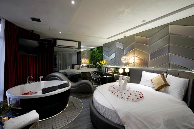 TOP 7 khách sạn có ghế tình yêu lãng mạn nhất ở TP. HCM