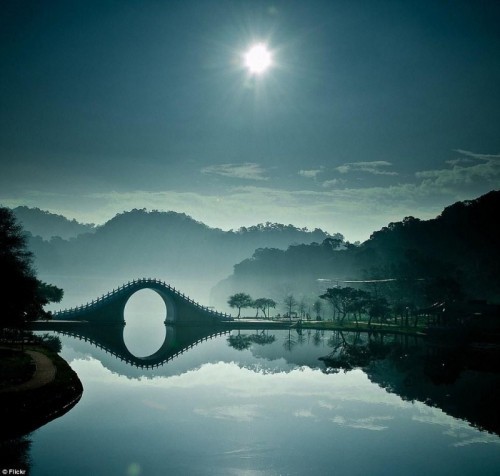 10 cây cầu đẹp và ấn tượng nhất trên thế giới
