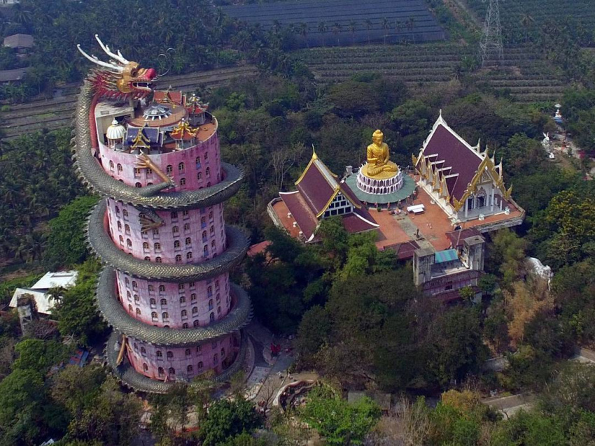 Vé đi Thái Lan đang rẻ, “book” ngay để xem “chùa vàng” Wat Samphran đã “hóa rồng” thế nào nào!