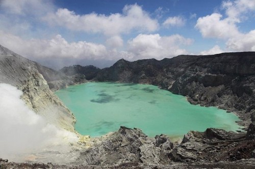 10 hồ nước kỳ lạ nhất trên thế giới