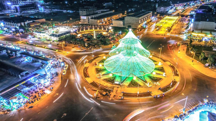Siêu hoành tráng “cây thông Noel cao 29m” đã có mặt tại VN