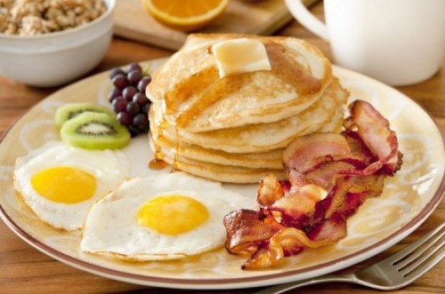 10 lợi ích quan trọng của bữa ăn sáng đối với sức khỏe và tâm trạng