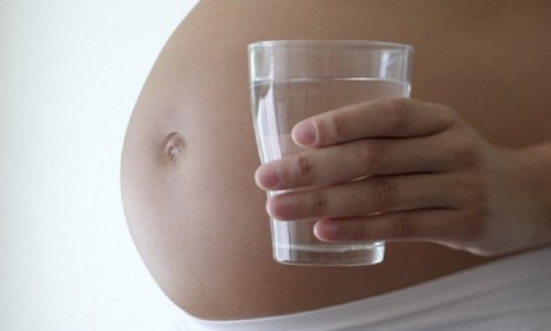 8 cách giúp khắc phục chứng thiếu nước ối khi mang thai