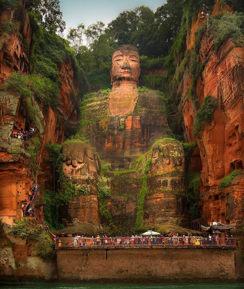 Sửng sốt trước “Tượng Phật ngồi” khắc trên núi “vĩ đại nhất” hành tinh