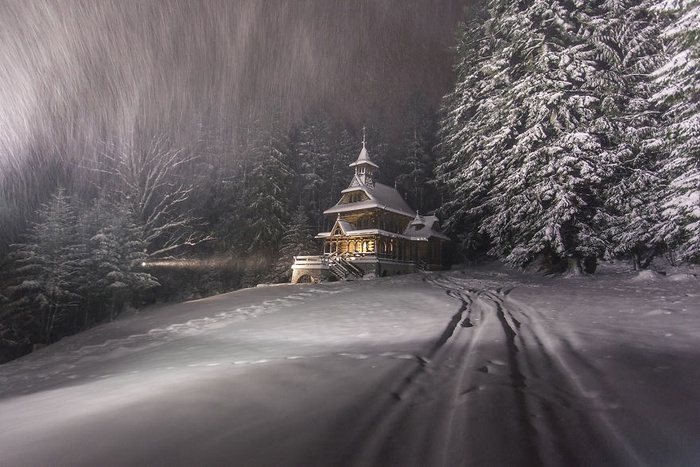 Lạc chốn ‘tiên cảnh’ với những ngôi nhà tuyết phủ đẹp như lâu đài trên đỉnh núi ở Ba Lan
