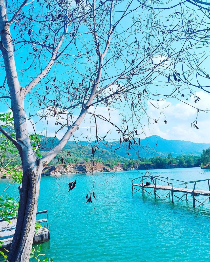 “Hồ đá xanh ảo diệu” làm điên đảo cư dân mạng