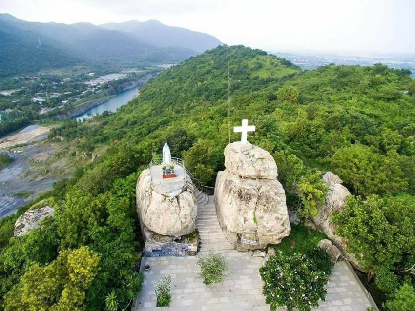 Đỉnh núi Đức Mẹ Long Hương ngay Vũng Tàu