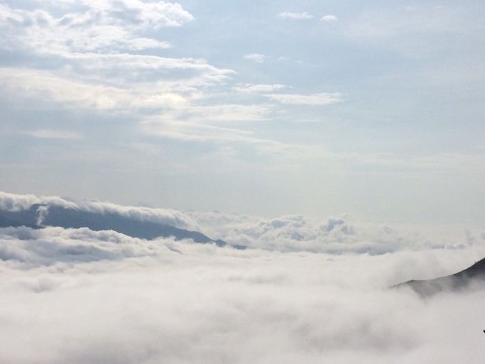 Vẻ đẹp ngỡ ngàng “đại dương” mây trắng trên đỉnh Tà Xùa